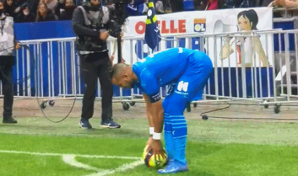 世界羽联年度最佳候选公布：石宇奇领衔佳男，陈雨菲王祉怡入围