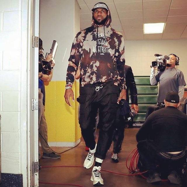 木塔力甫：邵导一直鼓励我们要有更高的目标、要前往欧洲发展（木塔力甫：邵导鼓励我们志在高远，进军欧洲）