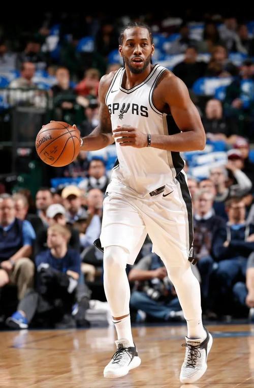 刷新得分生涯之夜！乔治20中12得到39分6篮板8助攻（乔治20投12中轰39分6板8助，上演生涯之夜）