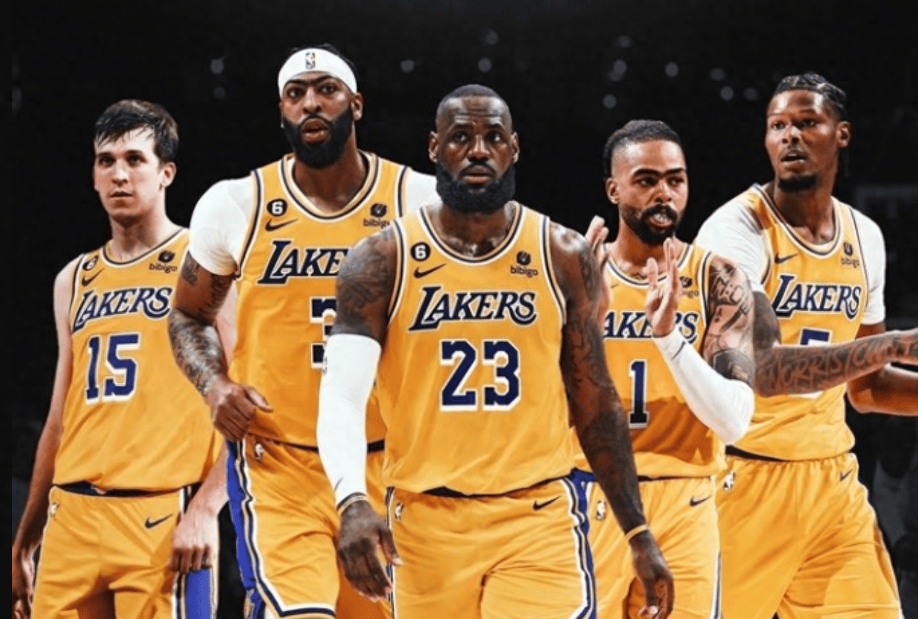 从埃夫勒街区到足球界巅峰：记登贝莱和乌帕梅卡诺的友谊（从埃夫勒街头到足坛之巅：登贝莱与乌帕梅卡诺的情谊）