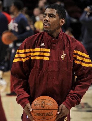 金彭贝谈登贝莱荣膺金球奖：看到他在台上落泪，我真的很感动（金彭贝谈登贝莱加冕金球：他在台上落泪的瞬间令我动容）