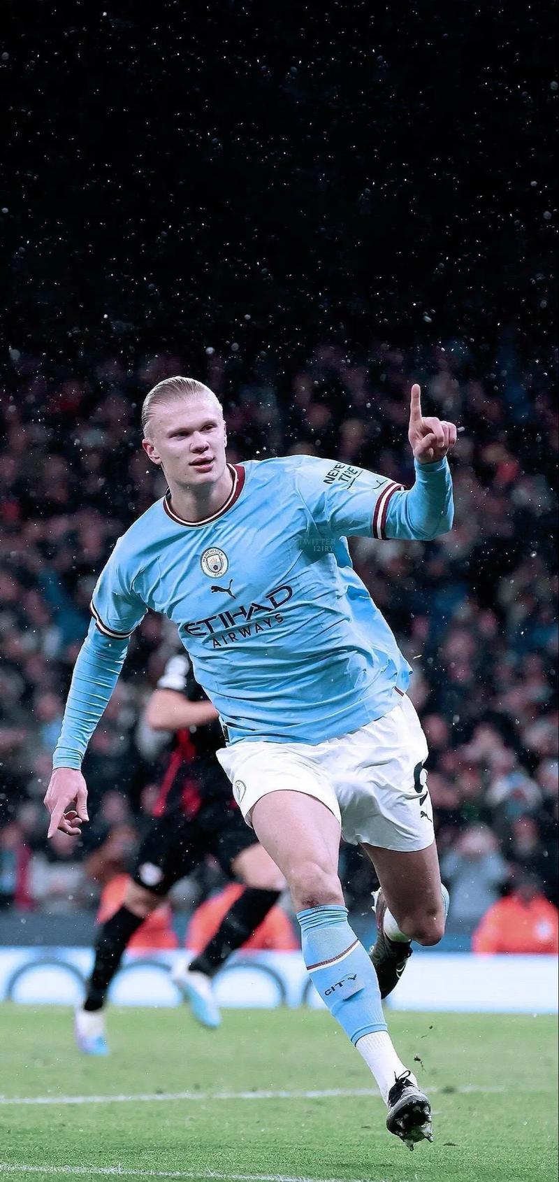 消息人士透露，拜仁对从曼联挖角充满信心，双方已就一月份的重磅交易展开谈判。（知情人士称拜仁有信心从曼联引援，一月重磅交易谈判已开启）