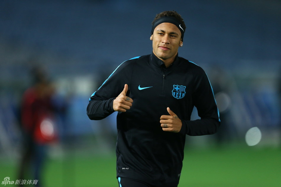 意媒：因机场跑道结冰，尤文全队与远征球迷被困挪威（跑道结冰致航班受阻，尤文全队与远征球迷滞留挪威）