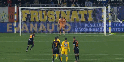 队报：球迷不满英超取消节礼日赛程，认为英超违背了传统（《队报》：英超取消节礼日赛程惹恼球迷，被指有违传统）