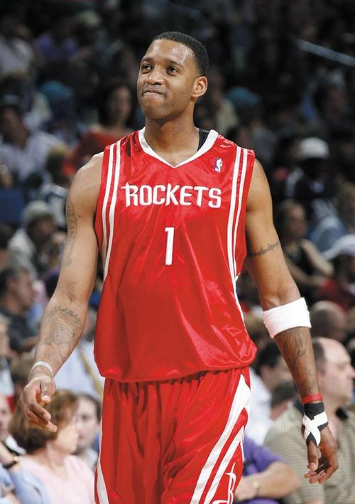 追梦发问什么比感恩节大餐更糟糕？网友：球队老将揍年轻队友（追梦发问：还有比感恩节大餐更糟的吗？网友：球队老将暴打新秀）