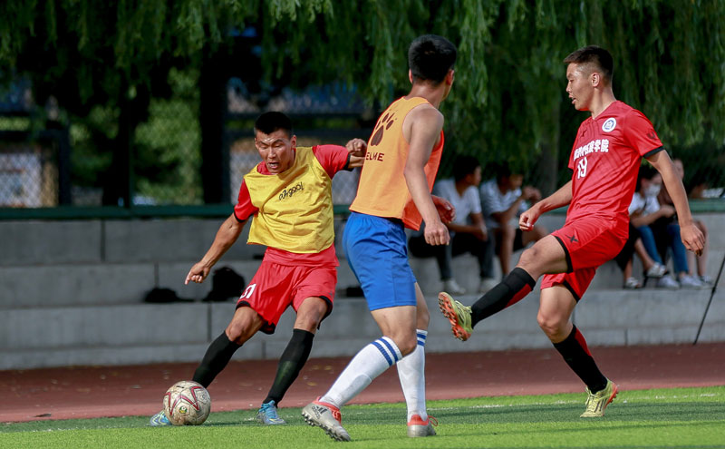 每体列足坛十大奇葩条款：博格坎普拒坐飞机；内马尔微笑条款（每体评选足坛十大离奇条款：博格坎普拒绝乘机，内马尔“微笑条款”上榜）