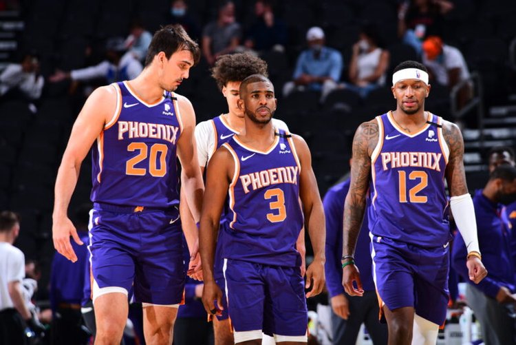 记者：阿隆索最近两天小范围会面球员，试图拉近彼此的距离（记者：阿隆索近两日小范围与球员交流，力求拉近关系）