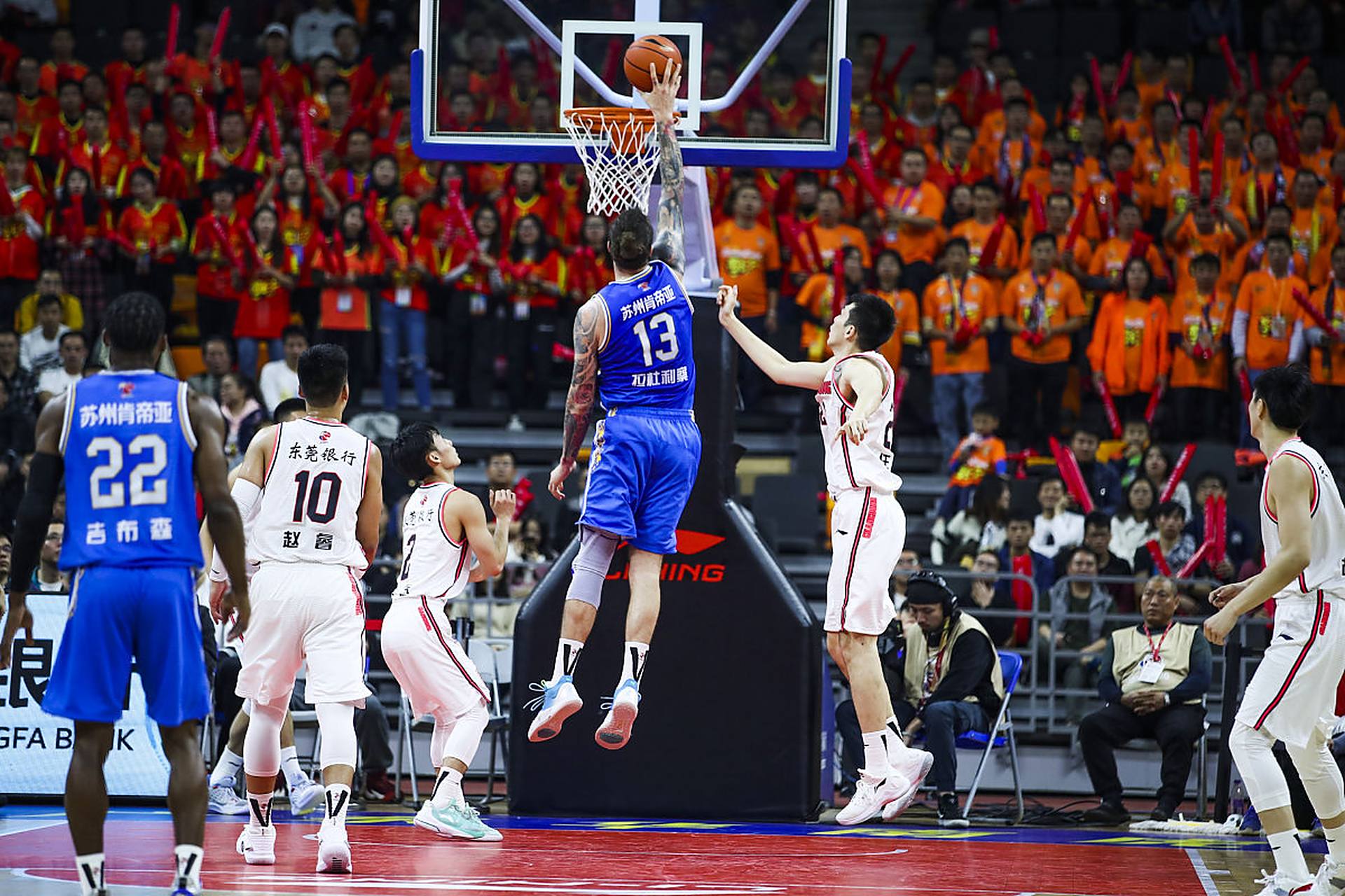 Shams：活塞&老鹰&猛龙预计将在交易中追逐浓眉（Shams：活塞、老鹰、猛龙或将在交易中竞逐浓眉）