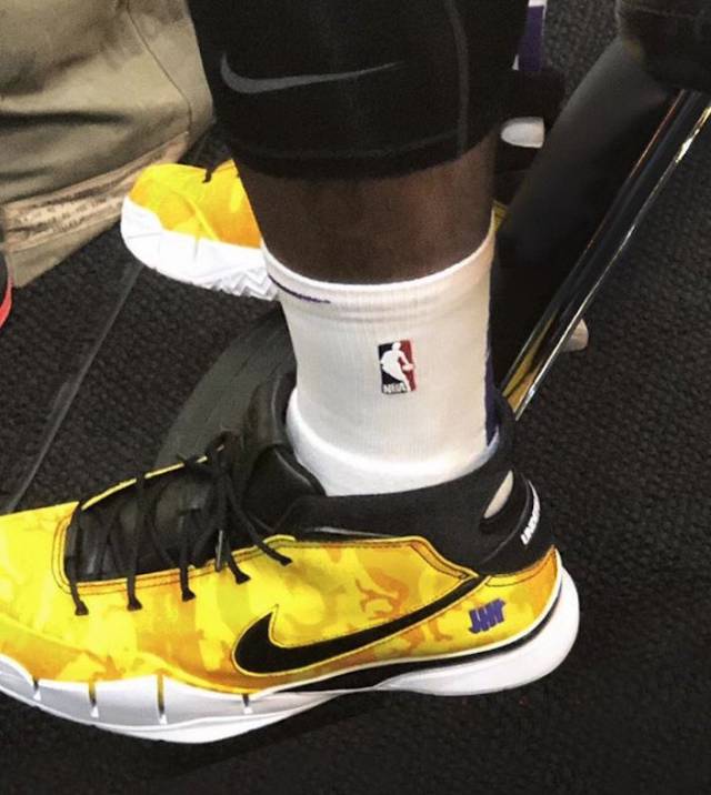 黄健翔谈中国女足0-8惨败：选材应整体性向大型化发展？（黄健翔评中国女足0-8失利：选材是否该走整体大个化路线？）