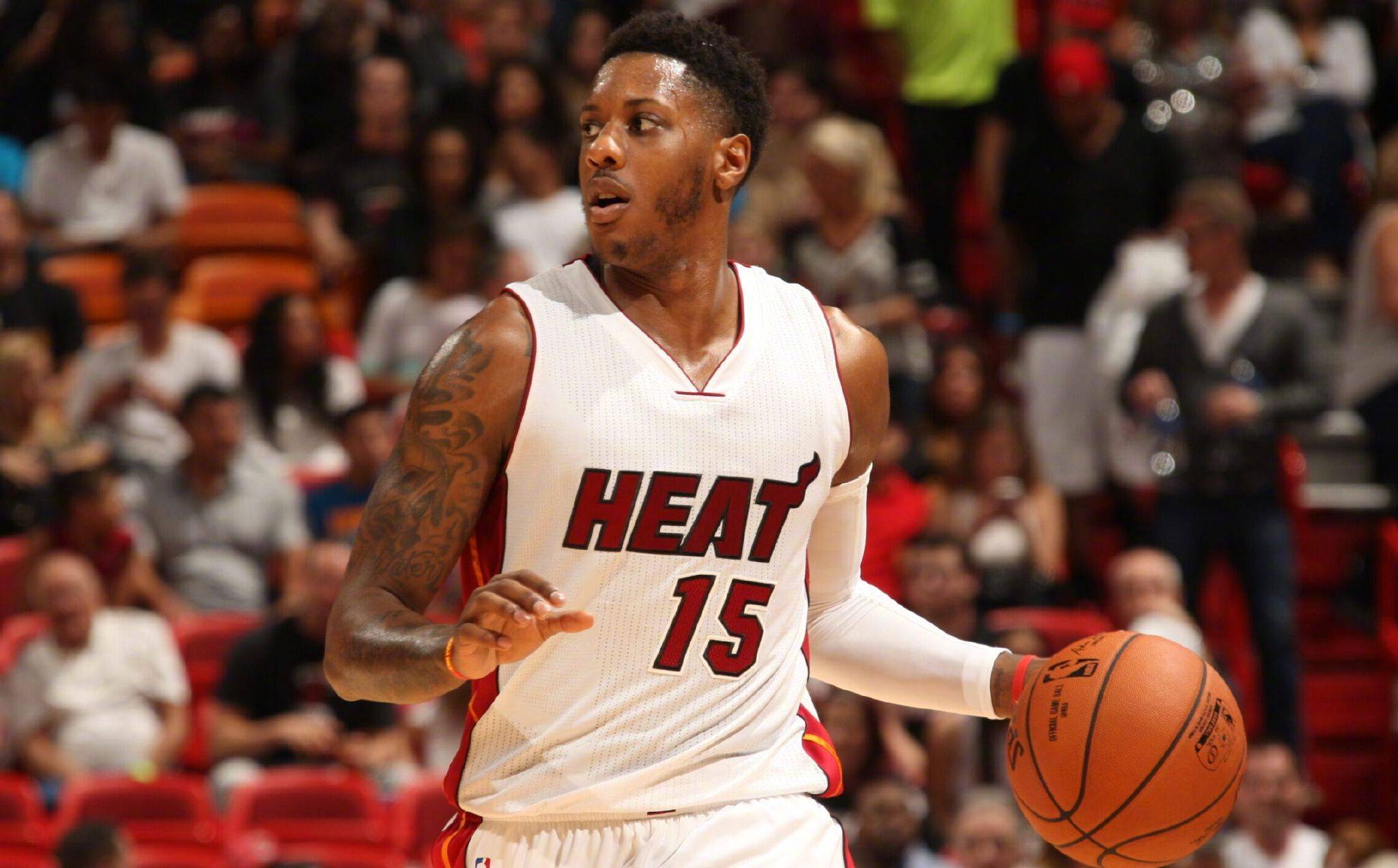 官方：明夏世界杯上下半场中段有强制补水时间，每次3分钟（FIFA官宣：明夏世界杯每半场中段设3分钟强制补水暂停）