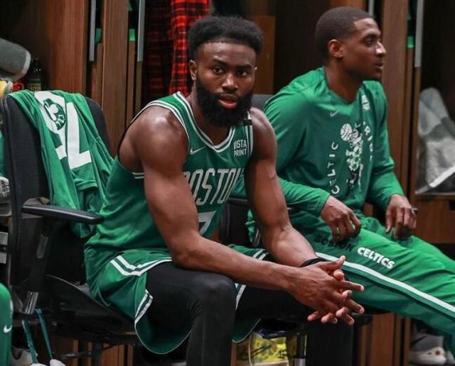 意媒：黄潜考虑买断那不勒斯租将拉法-马林，皇马握有回购权（意媒：比利亚雷亚尔考虑买断租借自那不勒斯的拉法-马林，皇马拥有回购权）